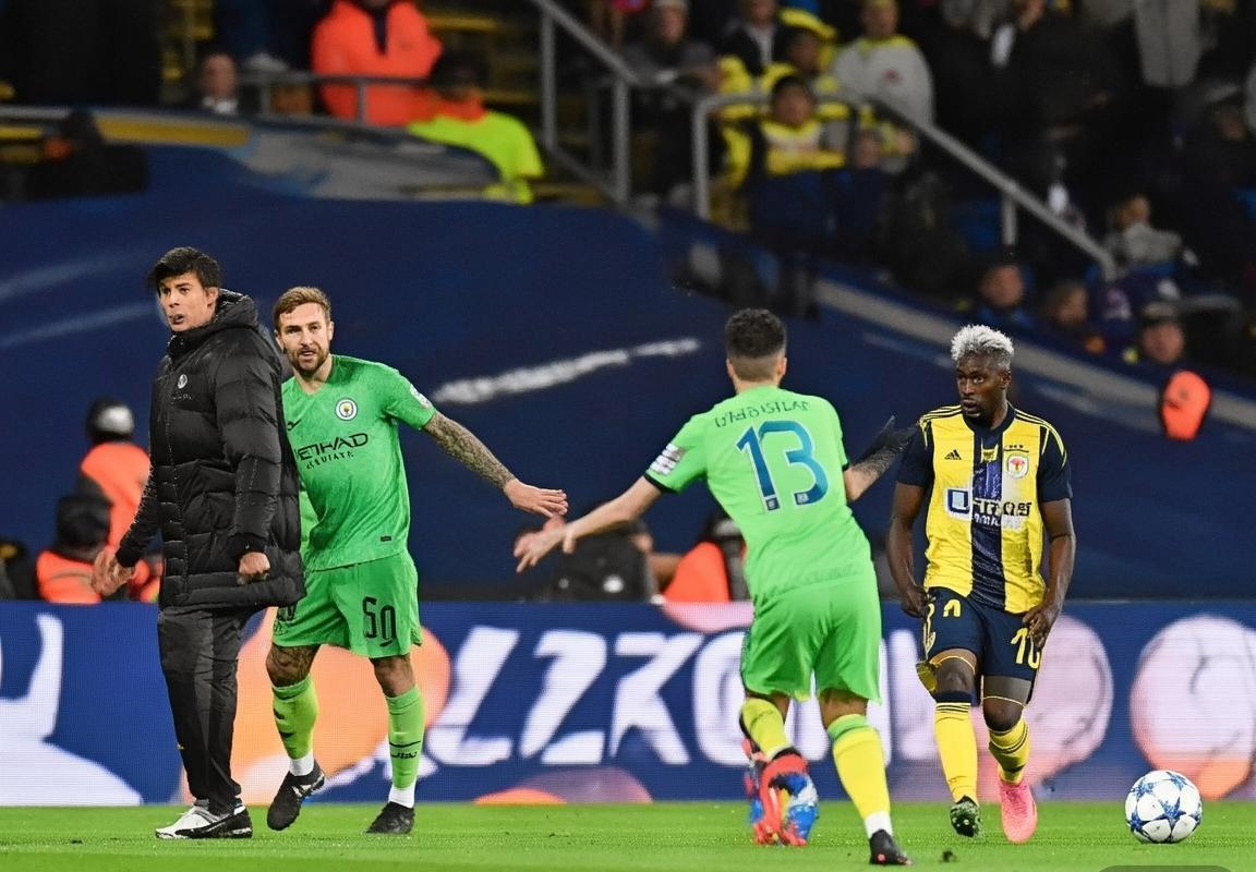 2020欧冠四强战：里昂逆袭，登贝莱神球助队晋级(图1)